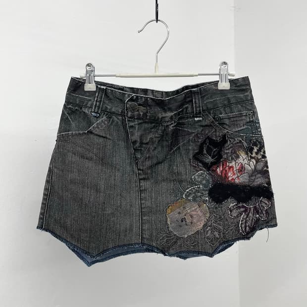 흑청 디테일 자수 스커트 *레어
