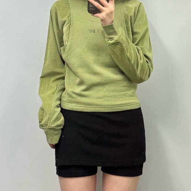 나이키 에어 모크넥 올리브 코듀로이 맨투맨