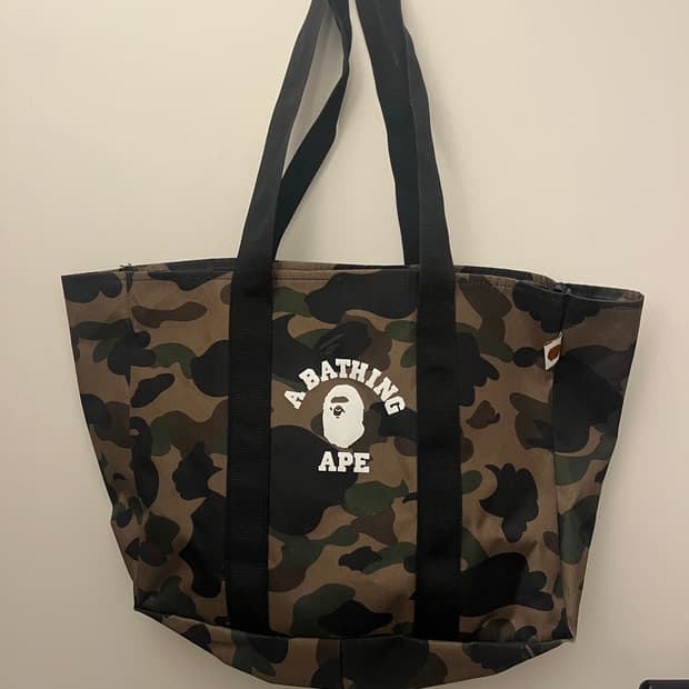 베이프 카모 토트백