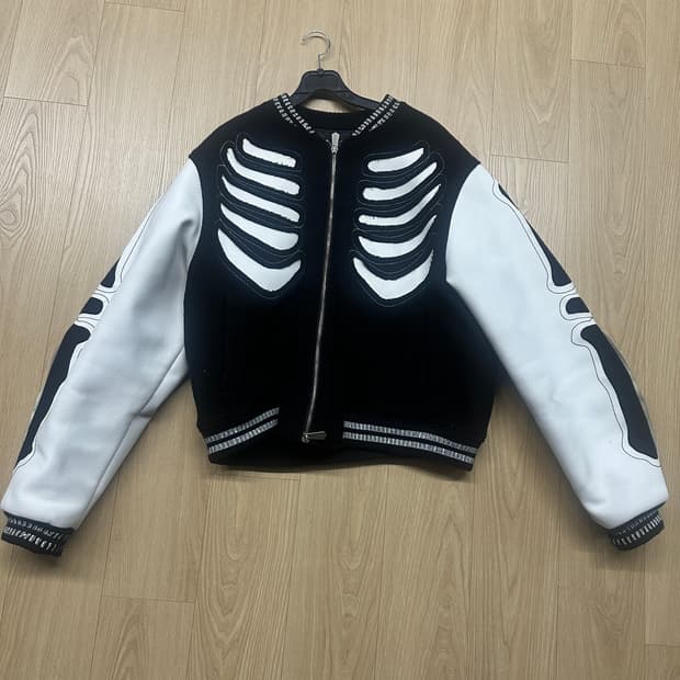 써저리 바시티 자켓