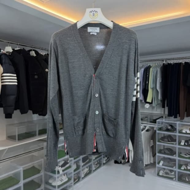[정품] 톰 브라운 클래식 V넥 스트라이프 가디건 그레이 XL