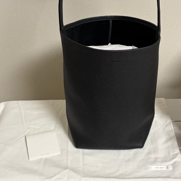 더로우 파크백 미듐 블랙 the row n/s park medium