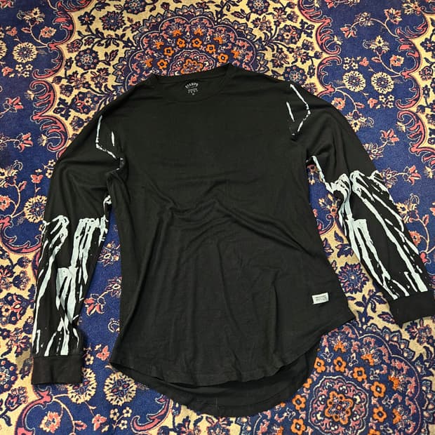 스탬피디(STAMPD) in USA 글라스 디테일 긴팔티셔츠