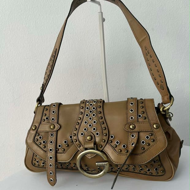 빈티지 게스 Y2k 스터드 링 버클 플랩 토트 숄더백