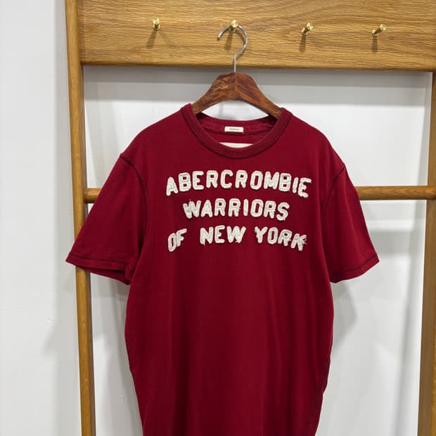 Abercrombie 레터링 반팔티