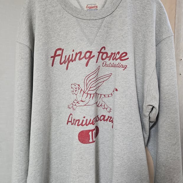 아웃스탠딩 10주년 스웻셔츠