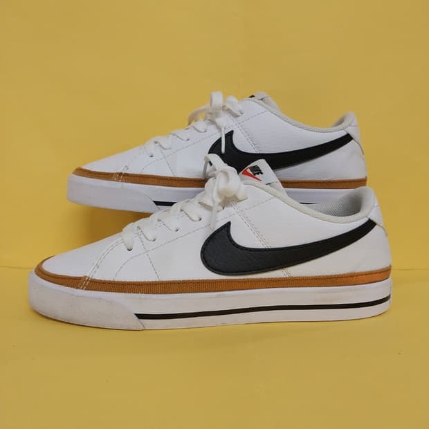 여성 나이키 코트 레거시 넥스트 네이처 운동화 (240)