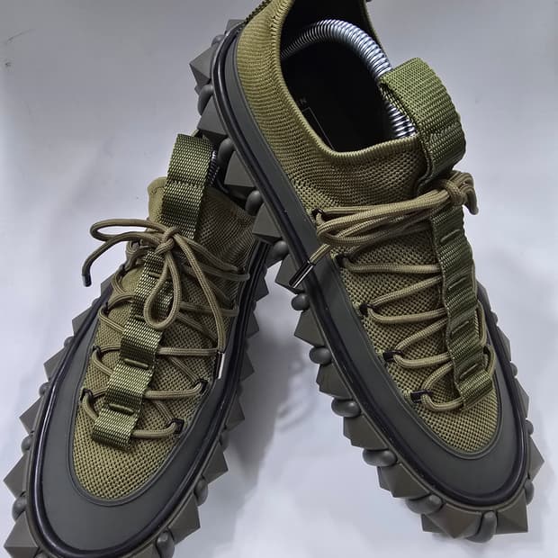 발렌티노 x 크레이그 그린 콜라보 스니커즈.