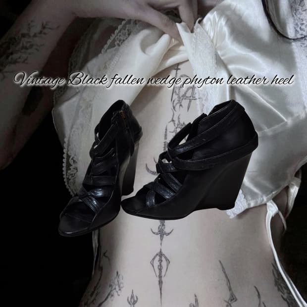 Vintage Black fallen wedge phyton
