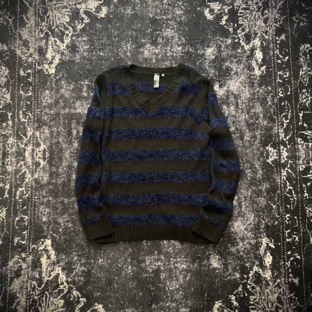 Blue&Black V-neck knit 