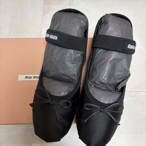 미우미우 사틴 발레리나