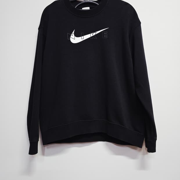 나이키 스우시 블랙 맨투맨 티셔츠