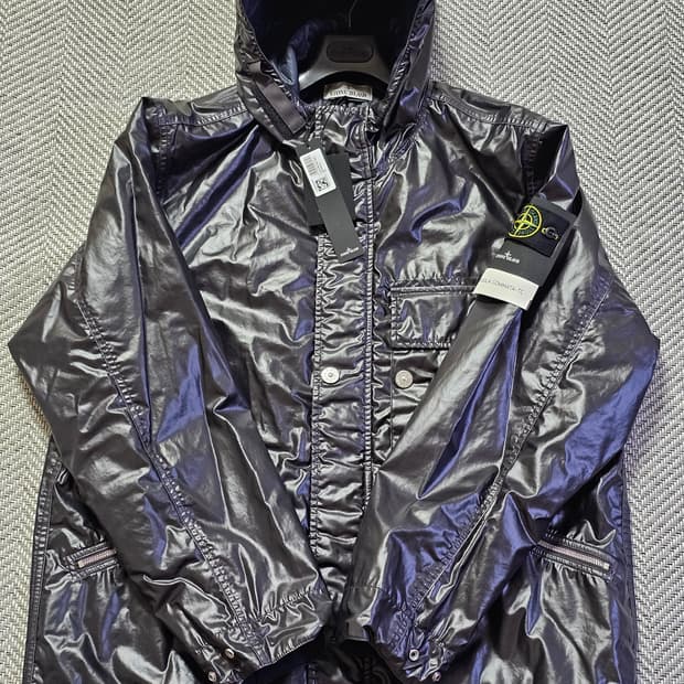 스톤아일랜드 무솔라 고마타-TC 윈드 앤 워터 레지스턴트 패딩 후드 자켓