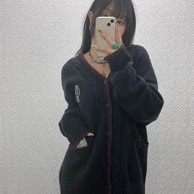 골라 올드스쿨 브이넥 오버핏 패치로고 니트 가디건 L C07926