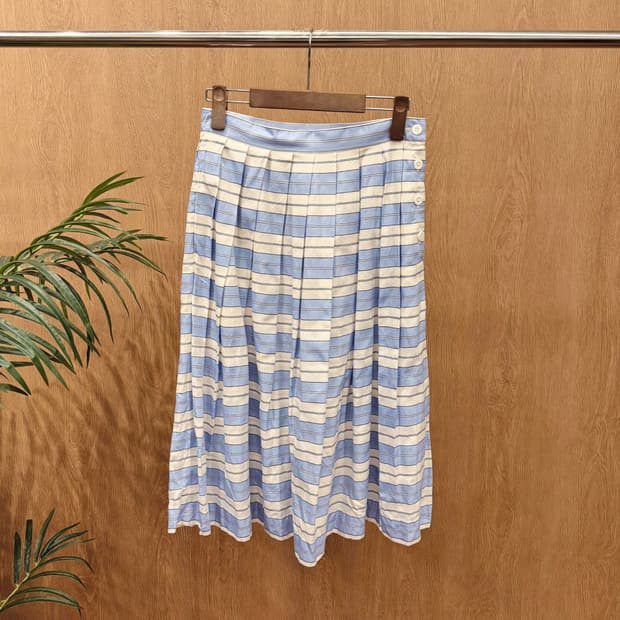 마가렛호웰 플리츠 롱 스커트 스트라이프 패턴 사이드 버튼 디테일 블루