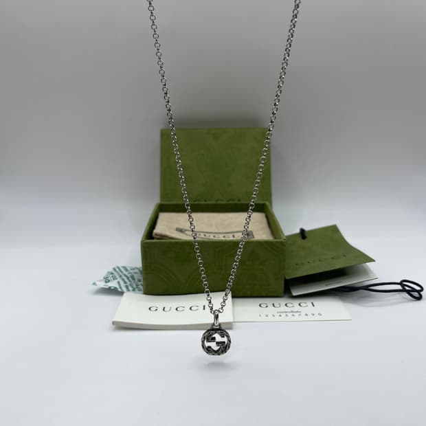 구찌 인터로킹 G 팬던트 목걸이