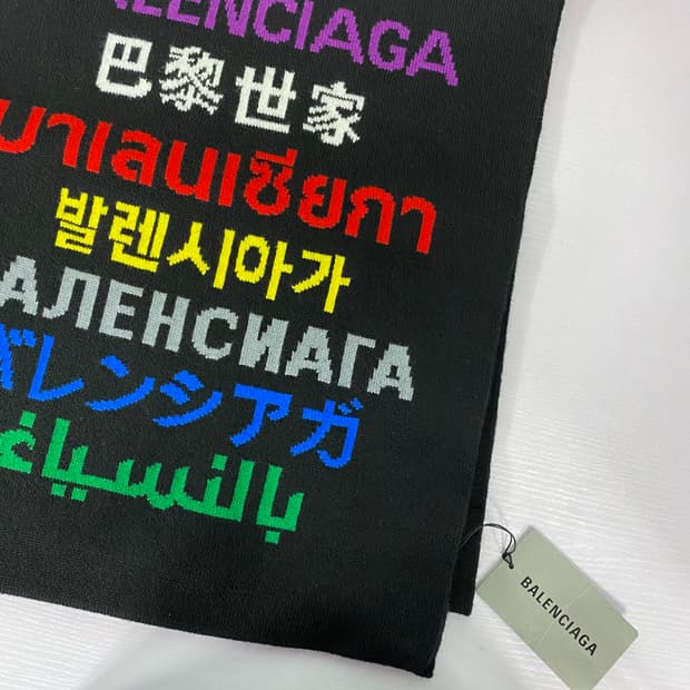 (새제품) 발렌시아가 랭귀지 울 머플러