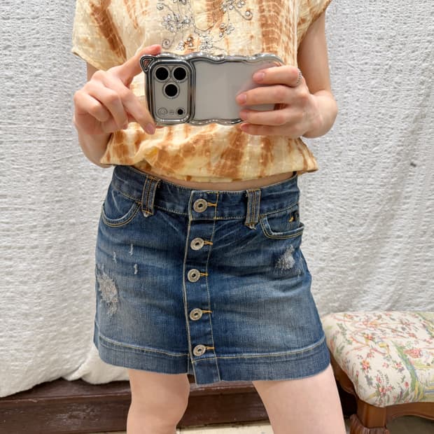 Front buttons mini skirt