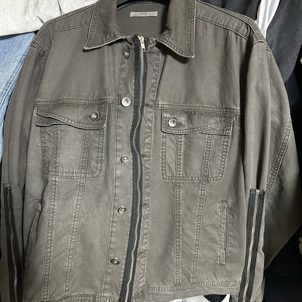DYED 3 ZIP TRUCKER (CHARCOAL)