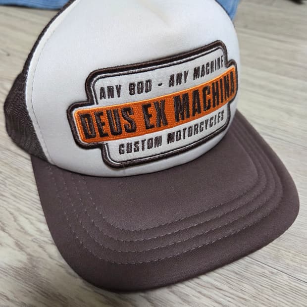 데우스 엑스 마키나 그립 테이프 트러커 브라운