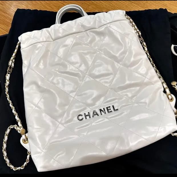 샤넬/22화이트백팩/L