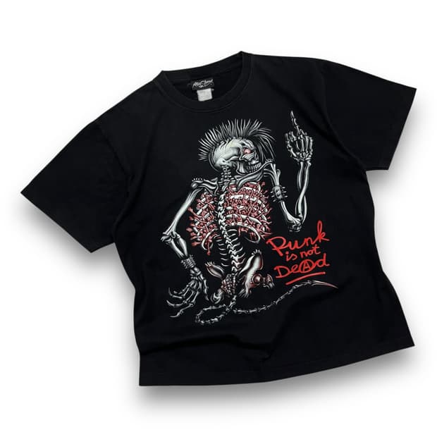 Punk is not dead skull T-shirt