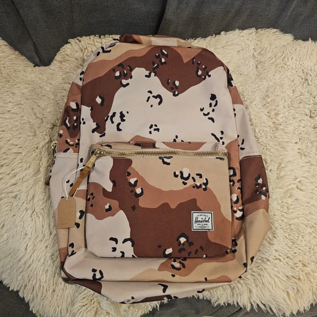 허쉘 가방 백팩 데져트카모 초코칩 새것