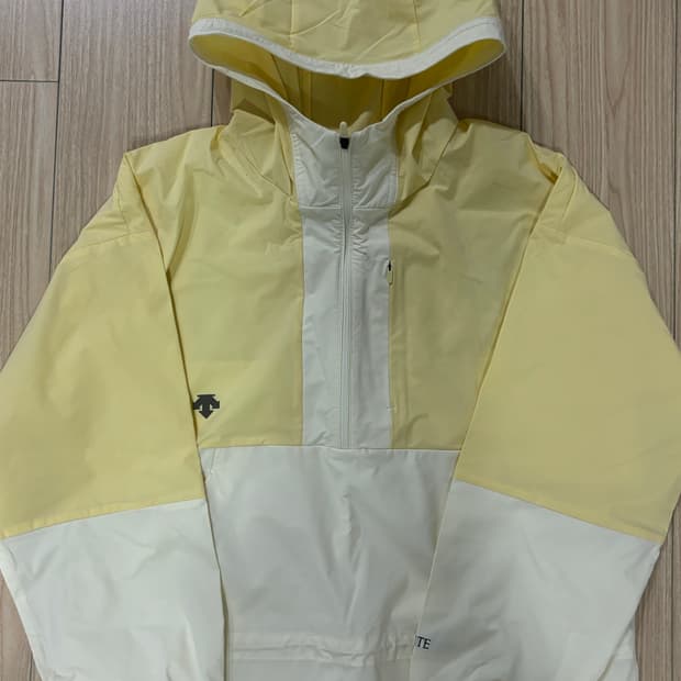 데상트 바람막이