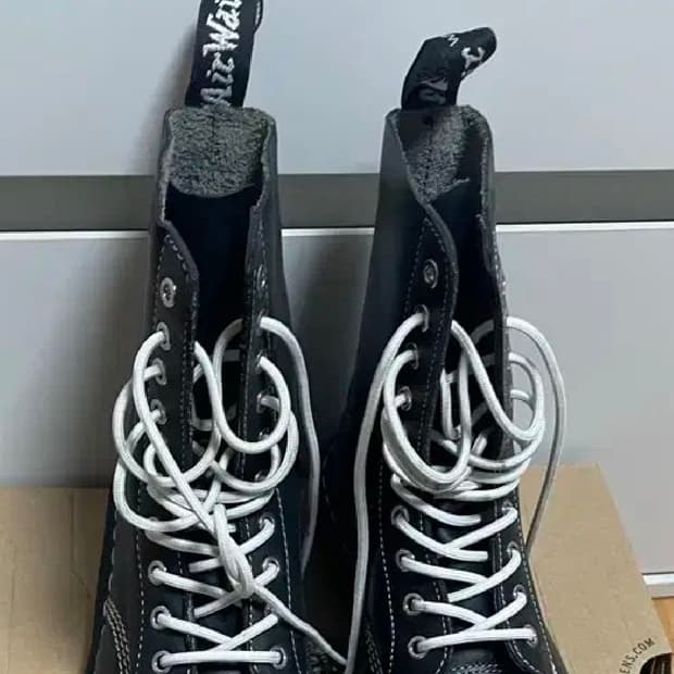 새상품) 닥터마틴 1919 uk4  250~255 사이즈 GD 신발