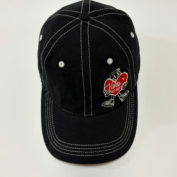 반스 xoxo 그래픽 볼캡 모자