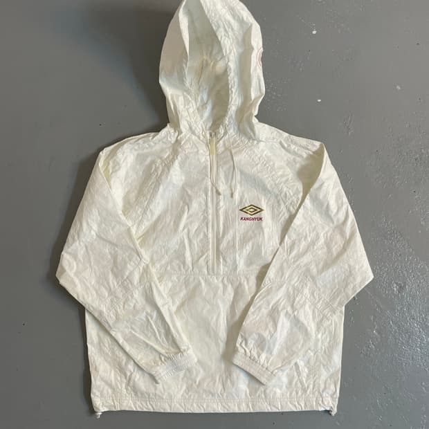 엄브로 X 강혁 하프집업