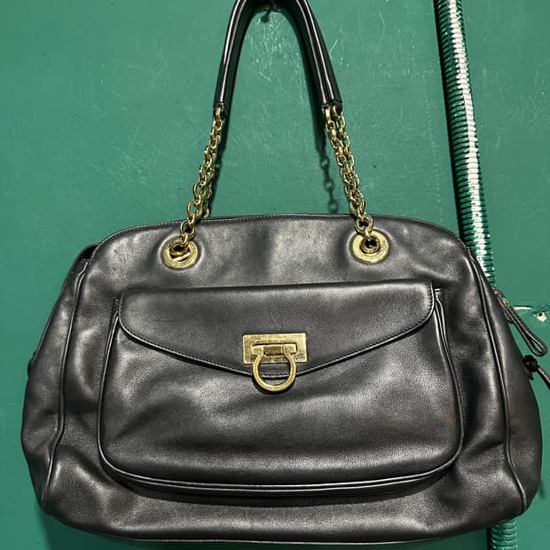 페레가모 가죽 체인 숄더백