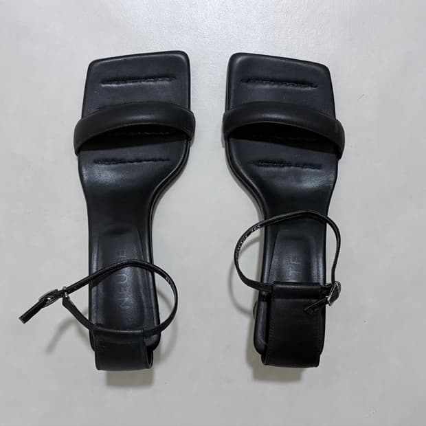 [NEUTE/37.5] 누트 탱고 쿠션 스티치 블랙 레더 샌들 50mm