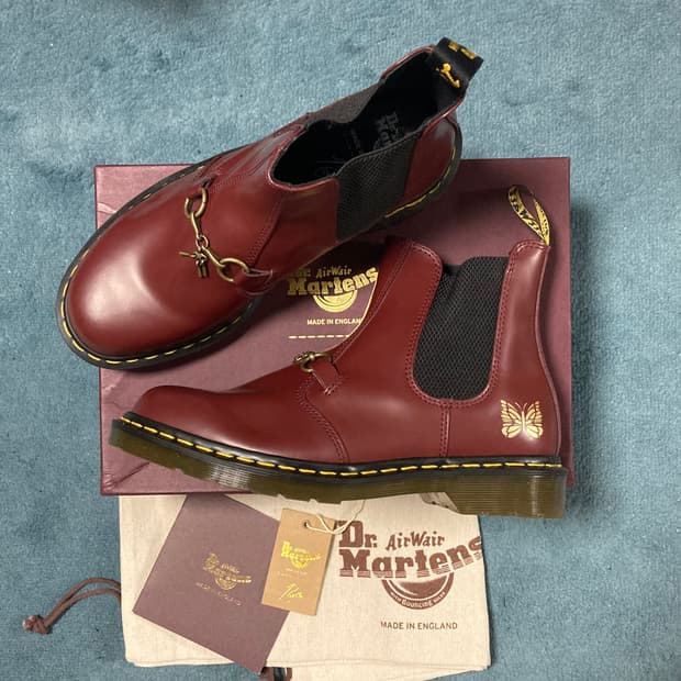 닥터마틴 x 니들스 2976 스내플 첼시 부츠 체리레드