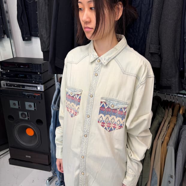 Bershka 에스닉 패턴 웨스턴 포켓 데님 셔츠 