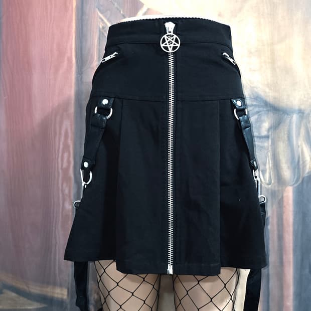 KILLSTAR 스트랩 플리츠 스커트