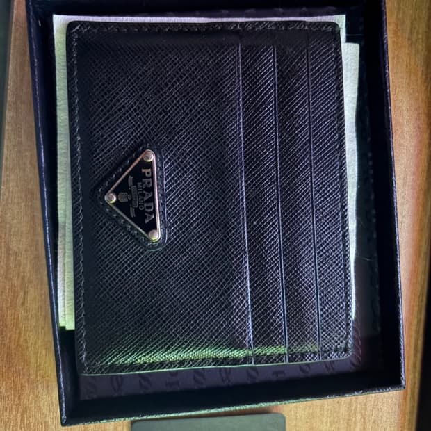 프라다 사피아노 카드지갑 팔아요