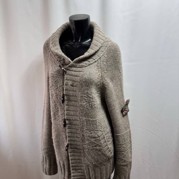 thursday isiand 버튼 니트