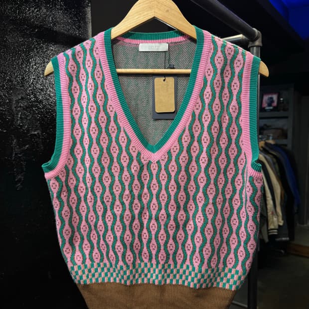 06. Abfz Knit vest