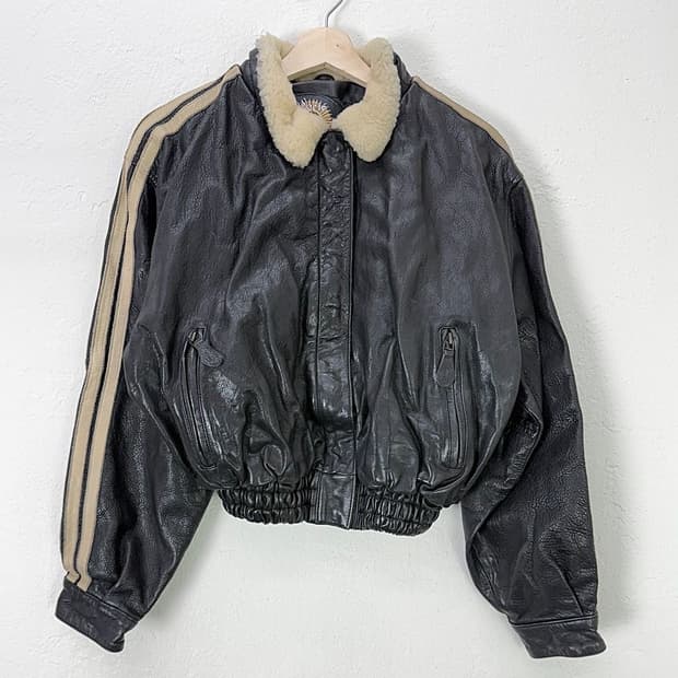 쏘시에 90s 셰어링 라인 스티치 카우레더 봄버 자켓