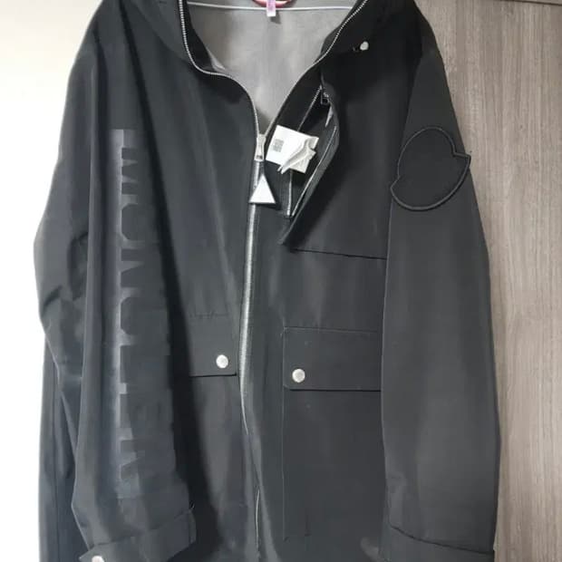 [정품] 몽클레어 매트 블랙 포켓 후드 테크니컬 자켓 L