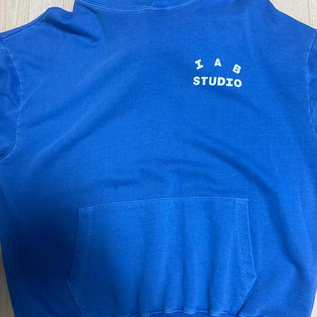 아이앱 스튜디오 피그먼트 후드티 로얄블루