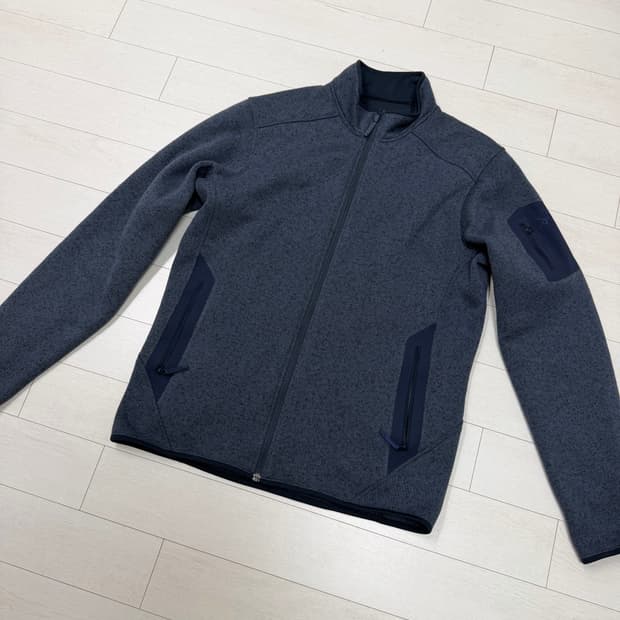 아크테릭스 커버트 가디건 M 사이즈  상태 9.6/10  사진찍고 절대 