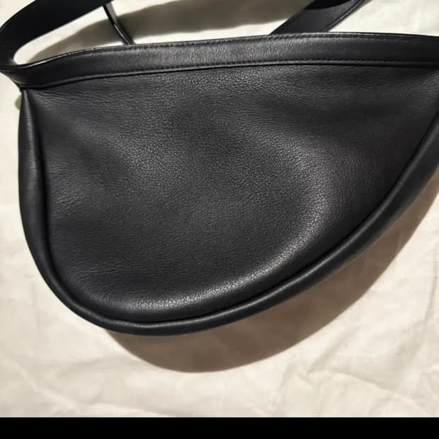 더로우 슬라우치 바나나백 스몰