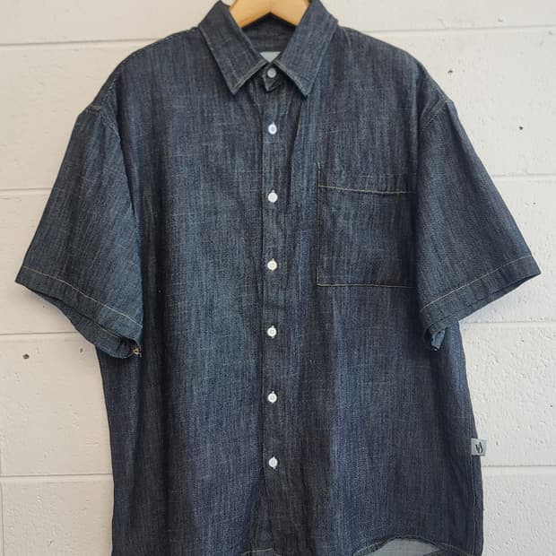 어반드레스 쿨링 블랙데님(흑청.면) 루즈핏 반팔 캐주얼셔츠 판매