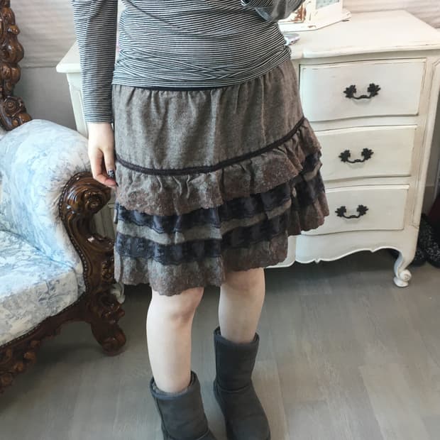 Axes femme 액시즈팜 브라운 헤링본 레이스 스커트