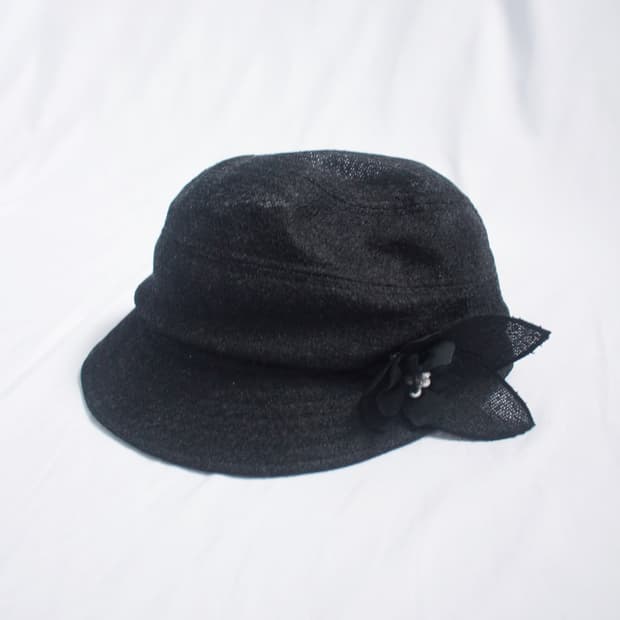 AGATA black summer brooch cap