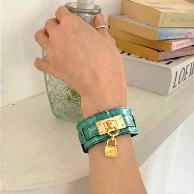 [Archive] THE HEE: Emerald Croco Bangle