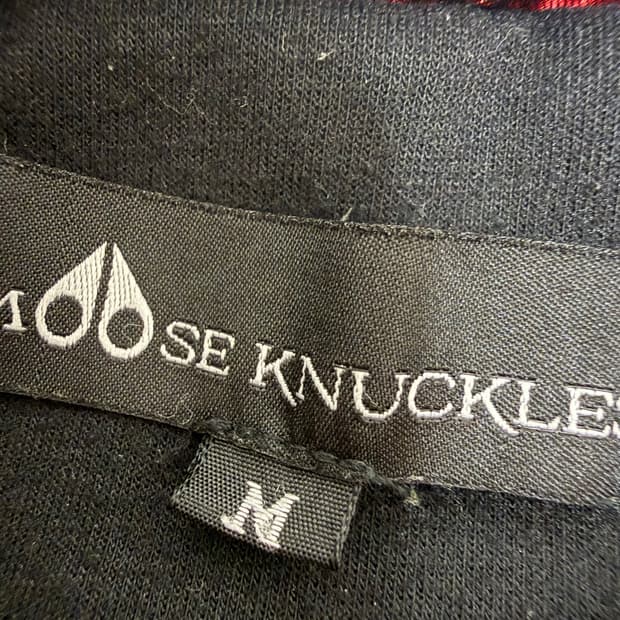 무스너클 버니스웨터