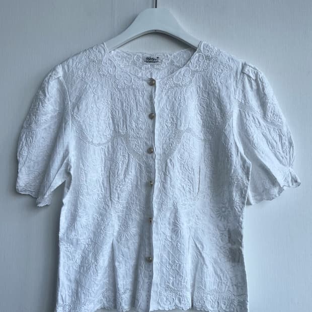 *SALE) 플라워 자수 퀼팅 퍼프 블라우스